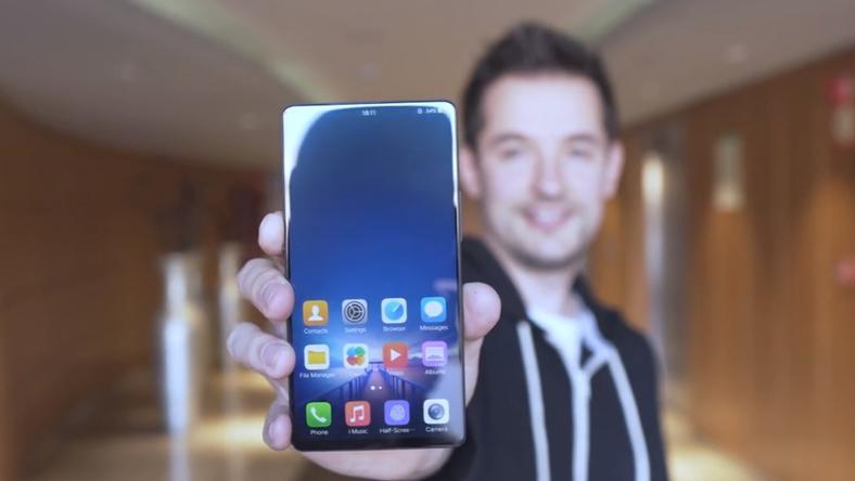 vivo 为了 98% 的屏占比“舍弃”一切,值得吗?